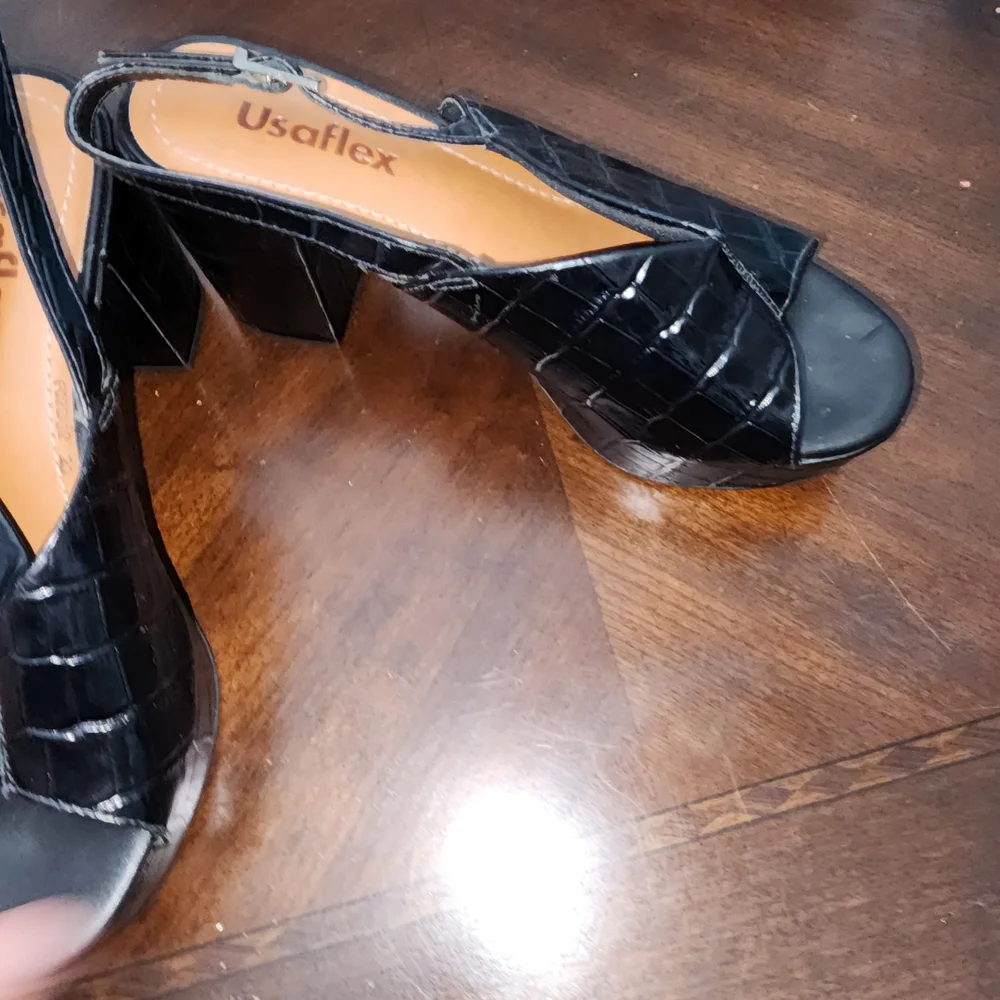 Elegant Black Croc-Embossed Platform Slingbacks